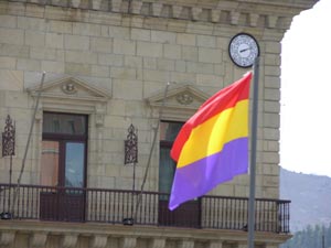 Ayuntamiento de Irun y bandera Republicana