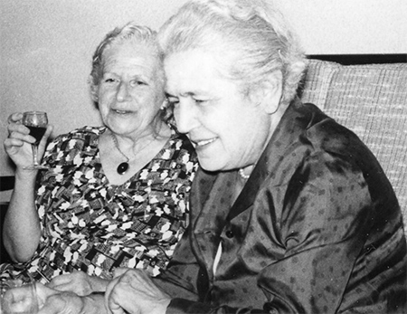 Juanita Iruretagoyena y Victoria Kent